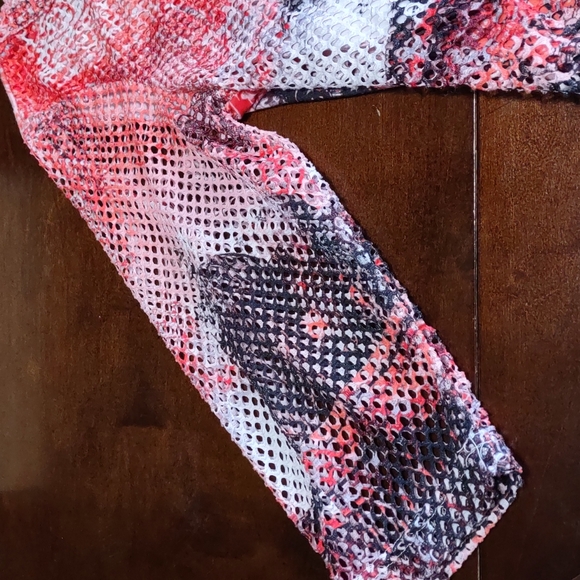 Onque Casuals Screen Print Mesh Overlay Top - Picture 6 of 6